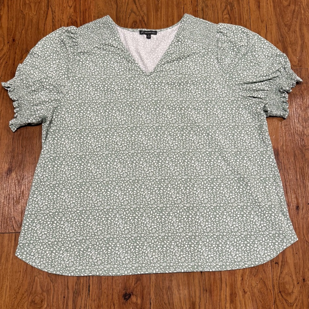 Brand,Adrianna Papell,Women’s,T-Shirt With Green/White Floral,Designs,Size 3X